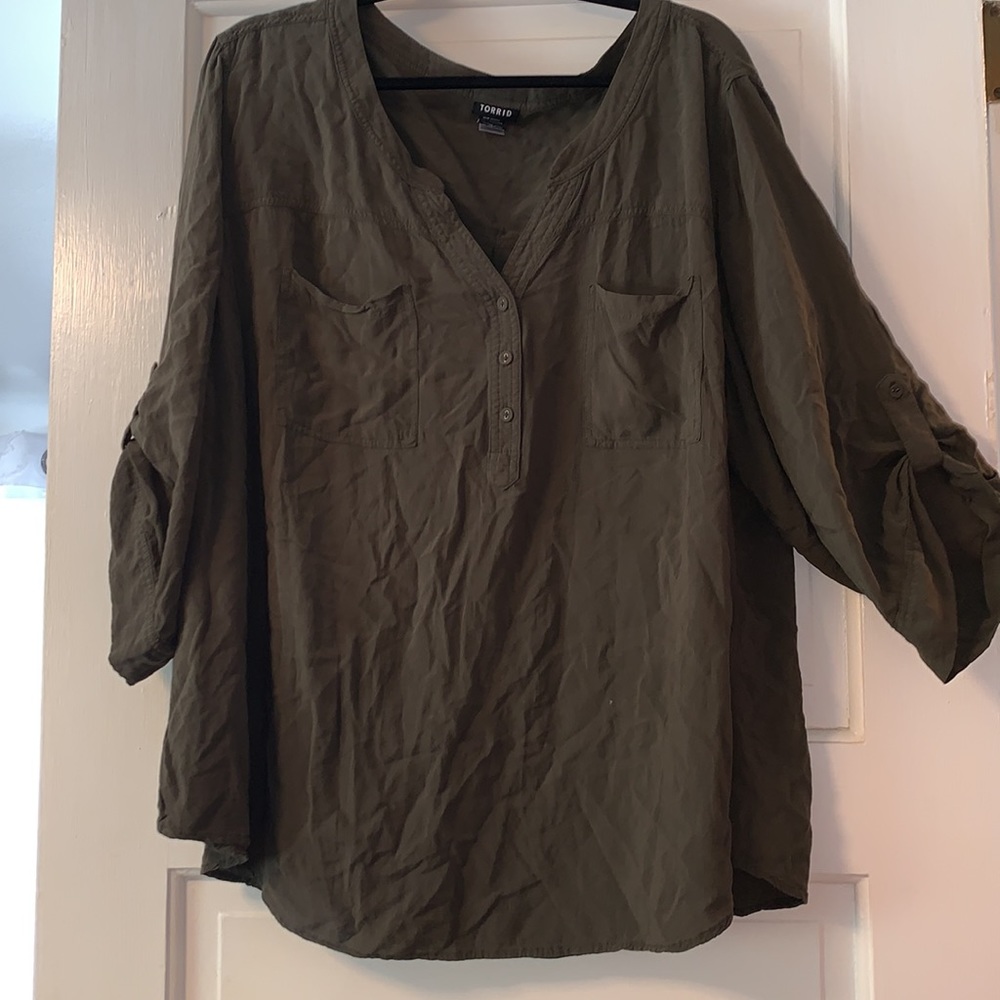 Size 4 / 4X Torrid Harper Olive Gauze Pullover top Blouse